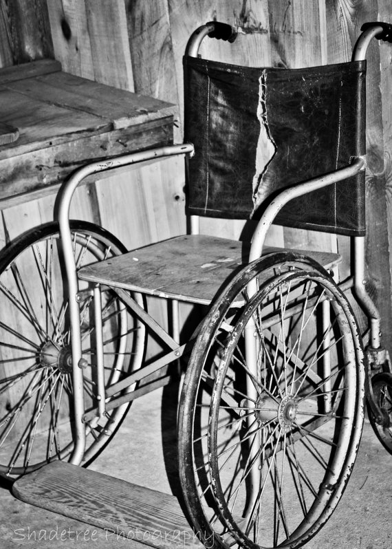 fauteuil roulant métallique